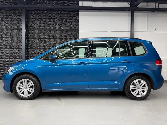 Volkswagen Touran view 4