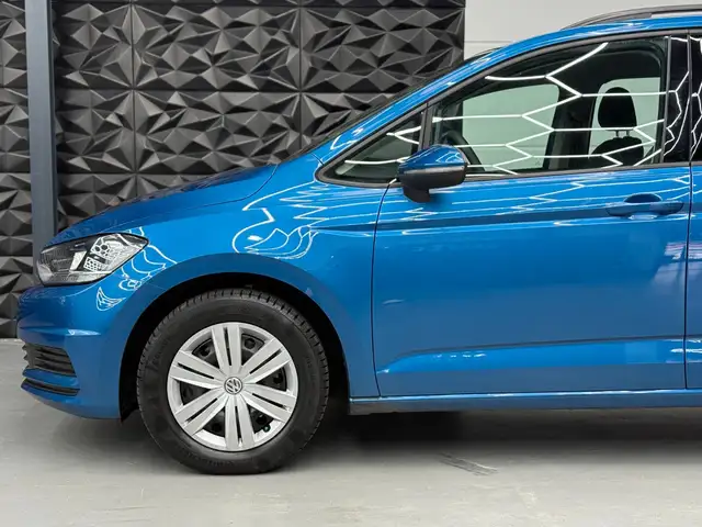 Volkswagen Touran view 5