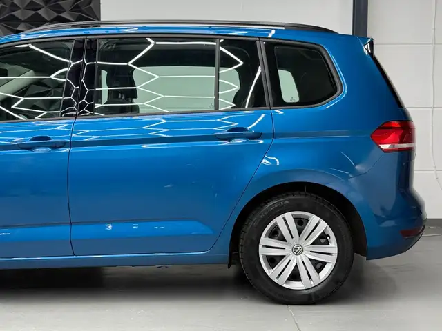 Volkswagen Touran view 6