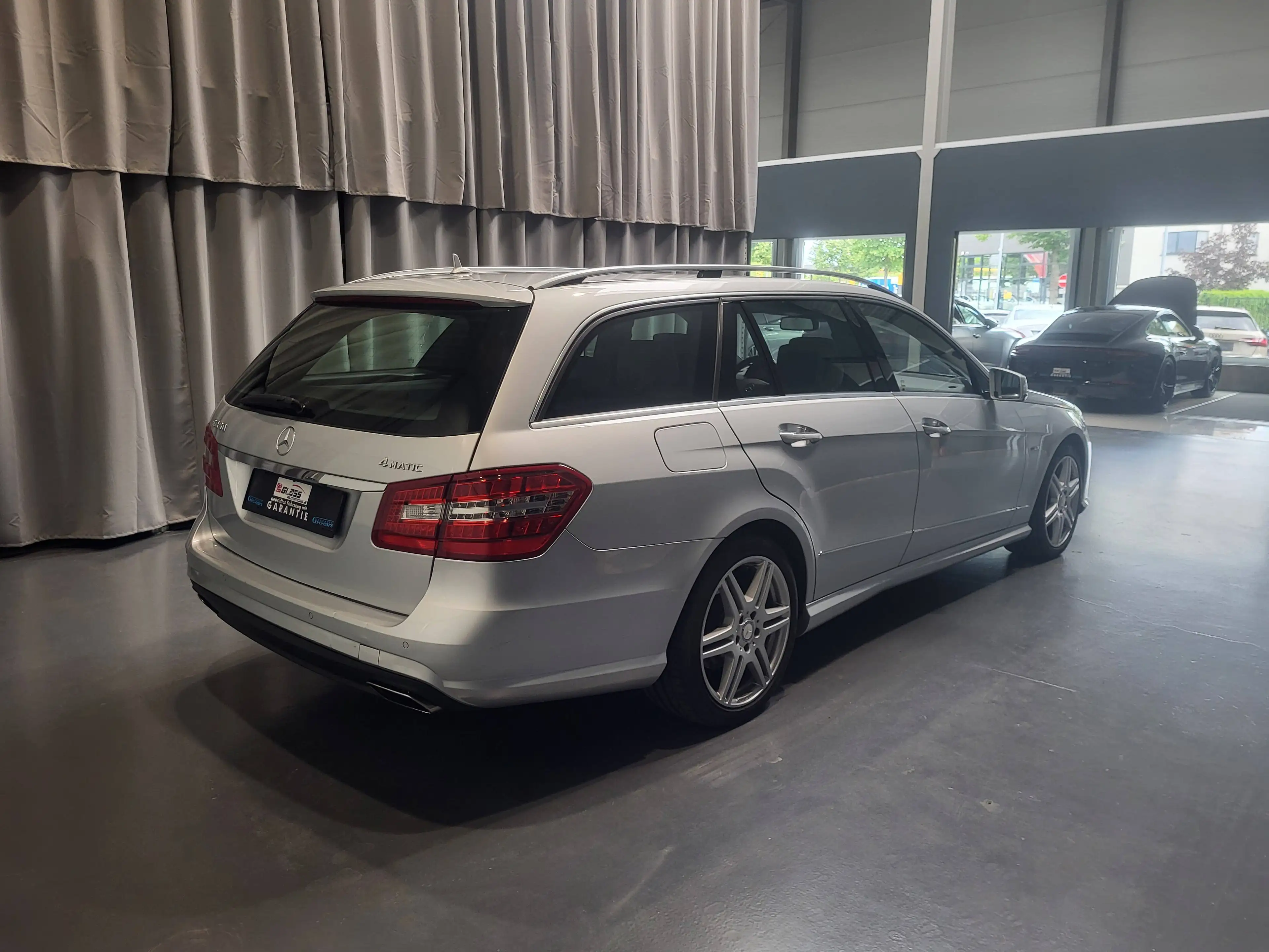 Mercedes-Benz E 350 CDI 4Matic AMG-Line *TOP Ausstattung* — photo 4