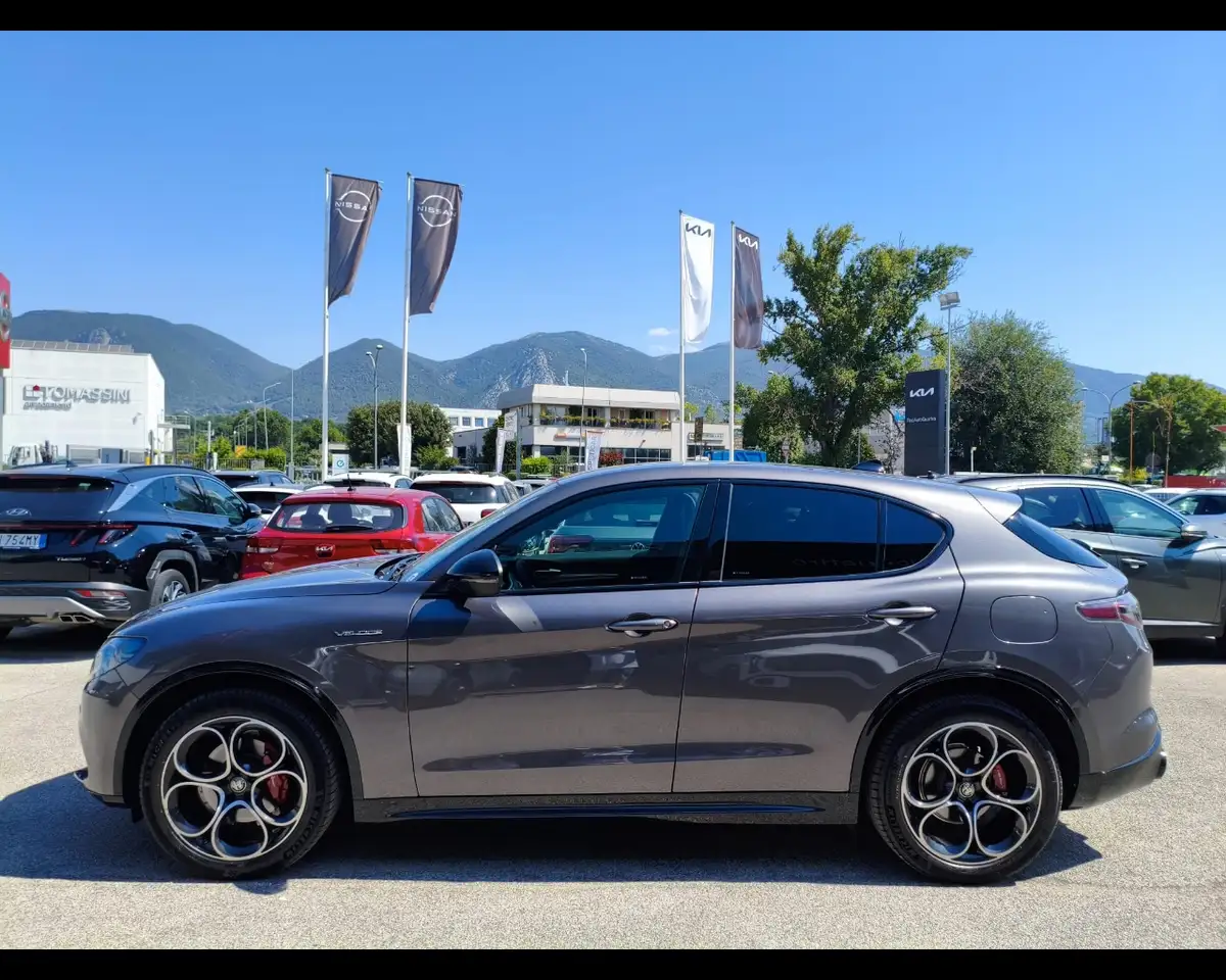 Alfa Romeo Stelvio 2025 — фото 8