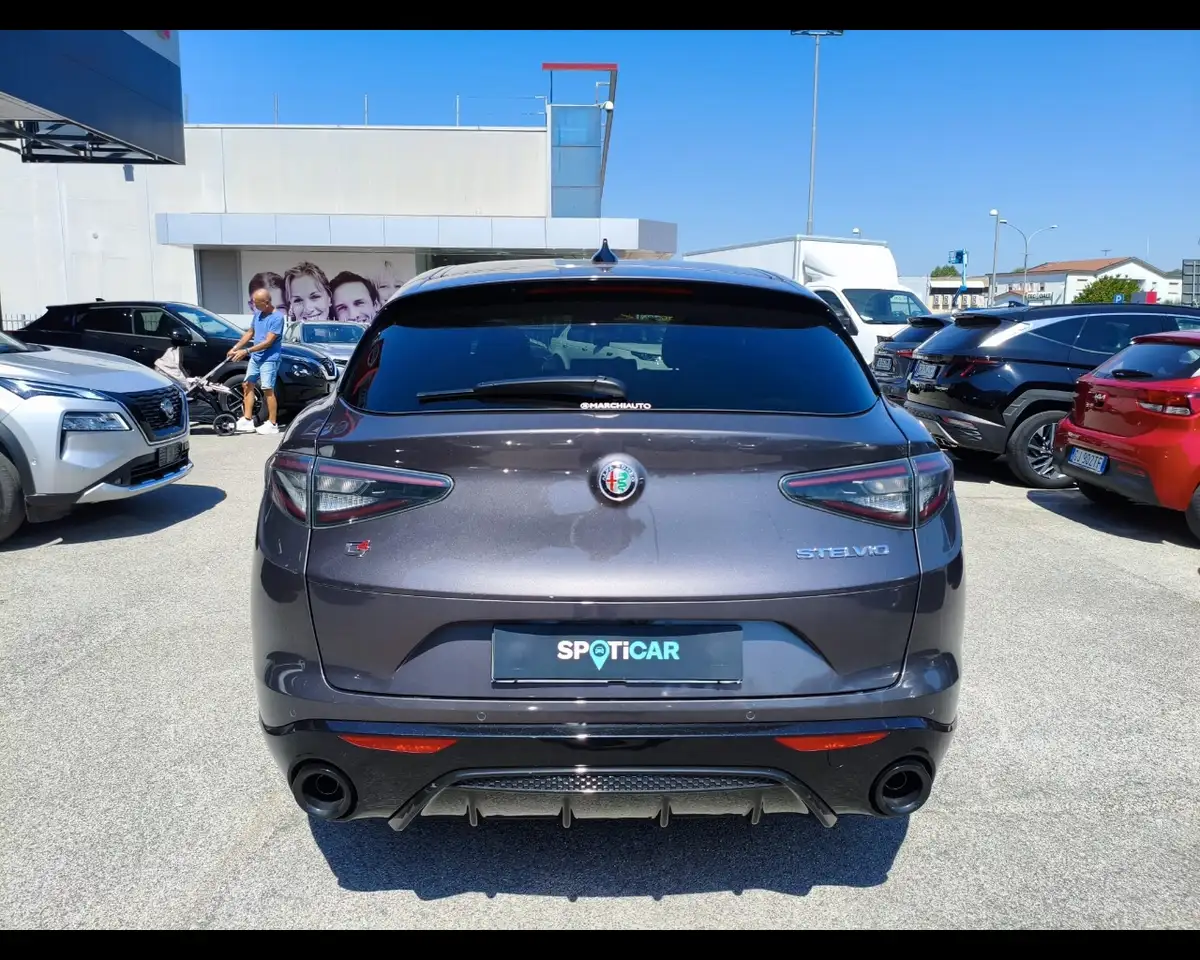 Alfa Romeo Stelvio 2025 — фото 6