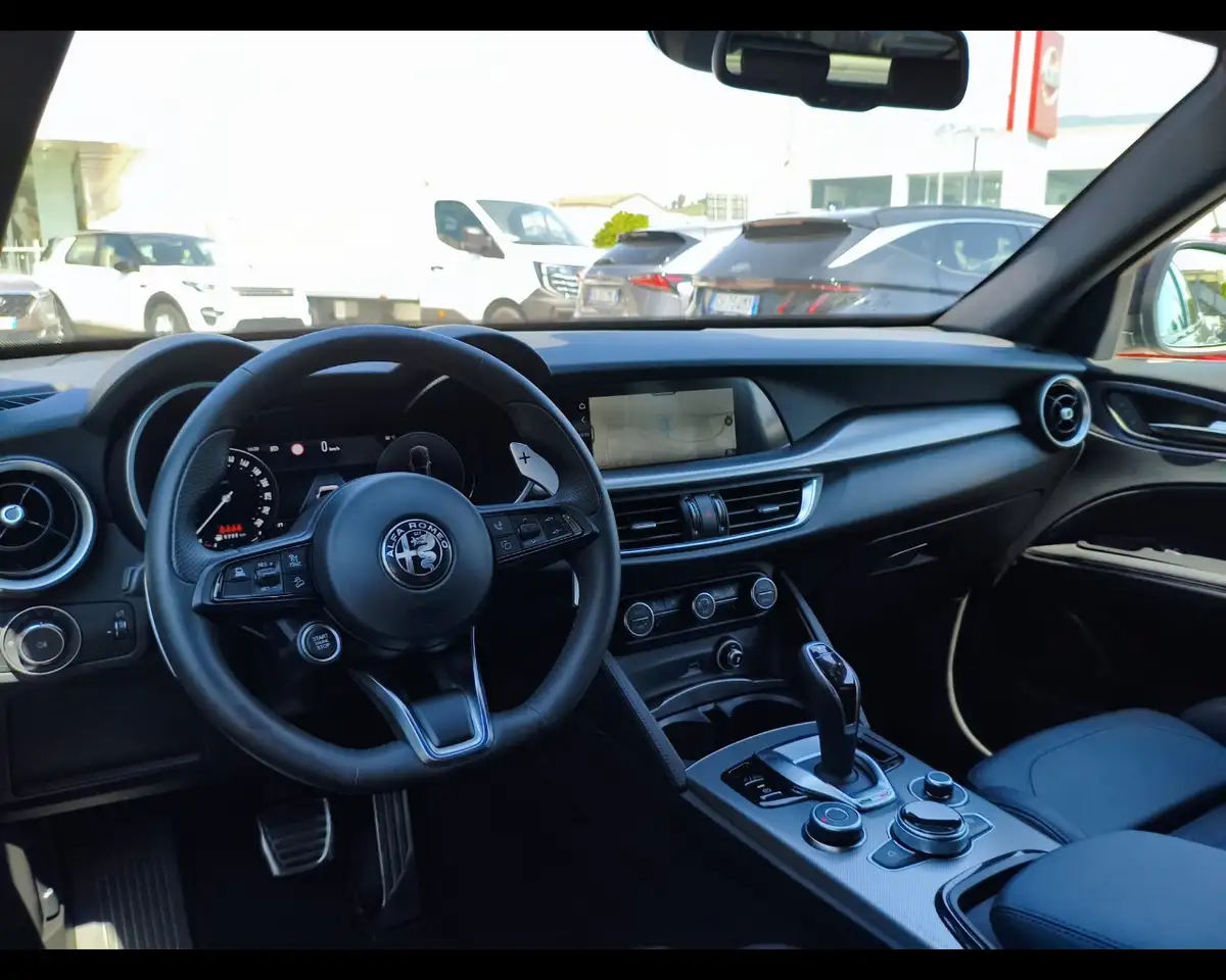 Alfa Romeo Stelvio 2025 — фото 16