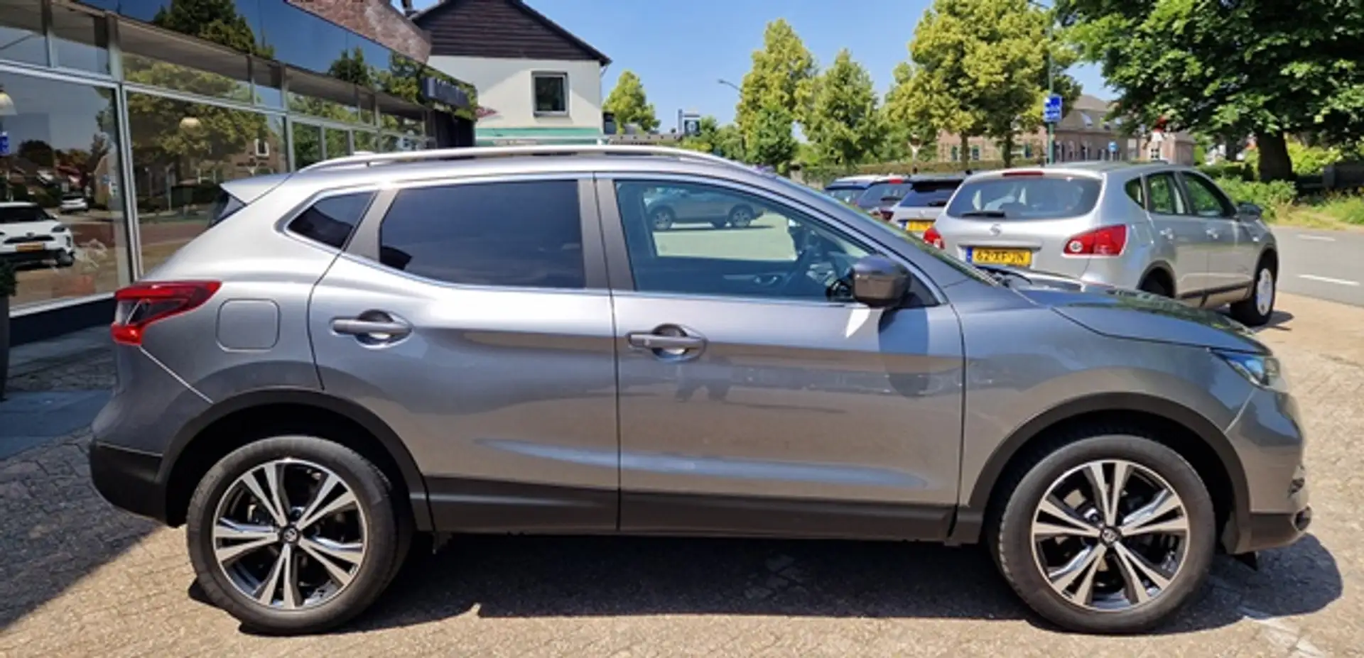 Nissan Qashqai 1.2 115PK DIG-Turbo X-Tronic A/T N-Connecta & Desi Gris - 2