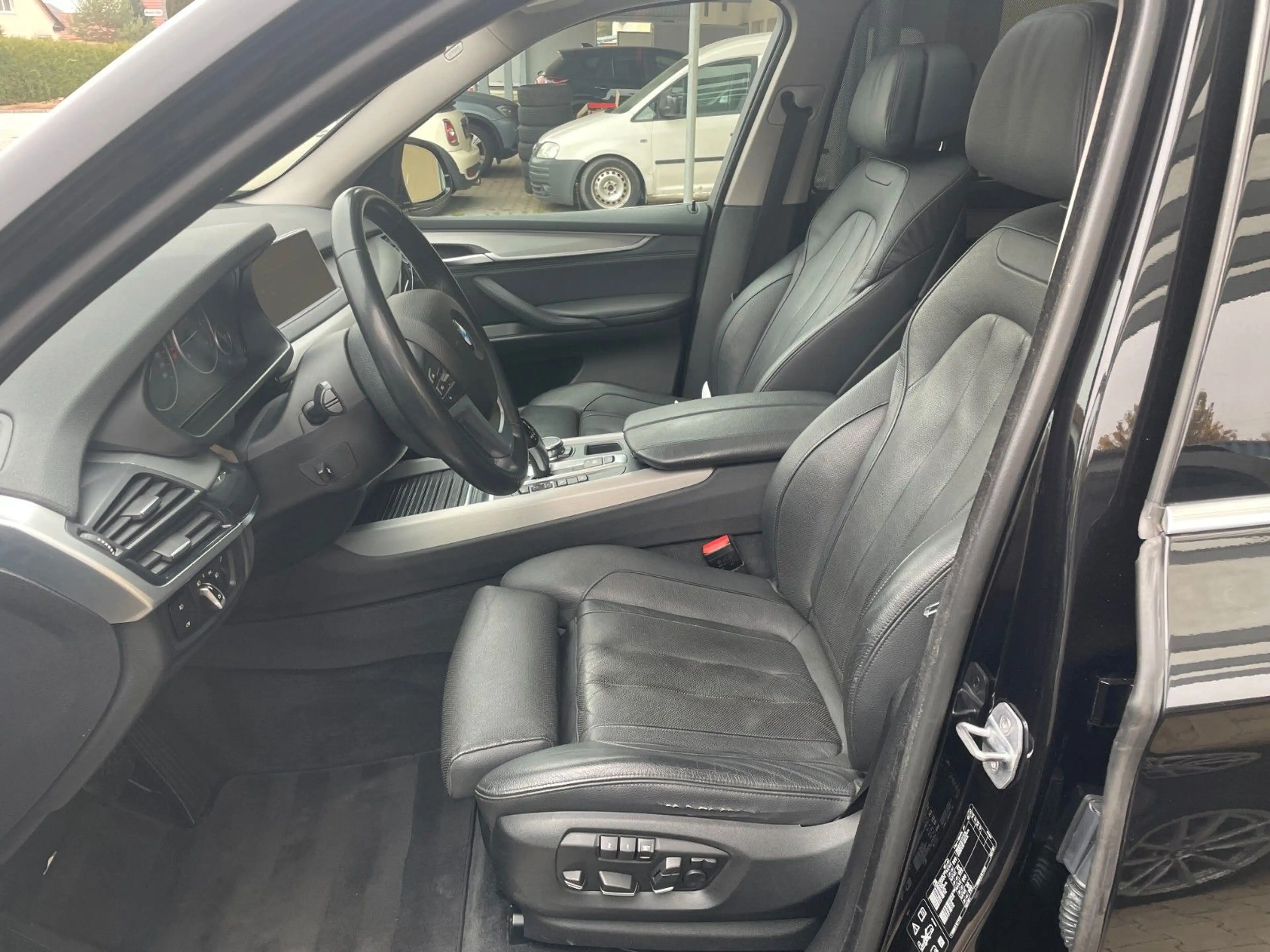 BMW X5 xDrive30d Xenon Pano Navi+ Kam S.Bel AHK HiFi — photo 8