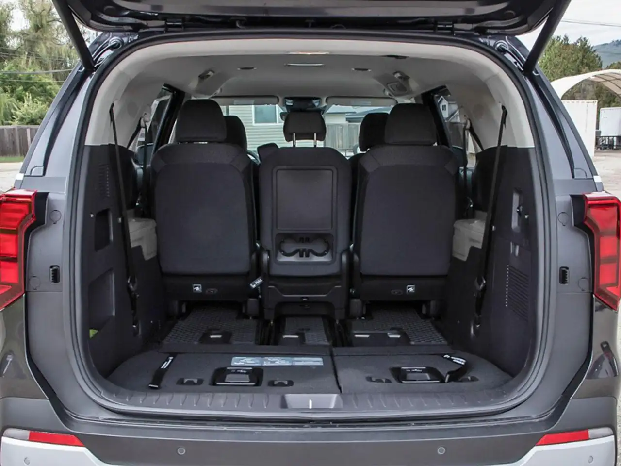 Kia Carnival снимка Kia Carnival