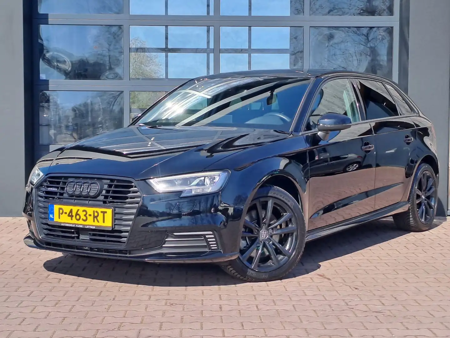Audi A3 Sportback 40 TFSI e-Tron Business Black Edition | Zwart - 1