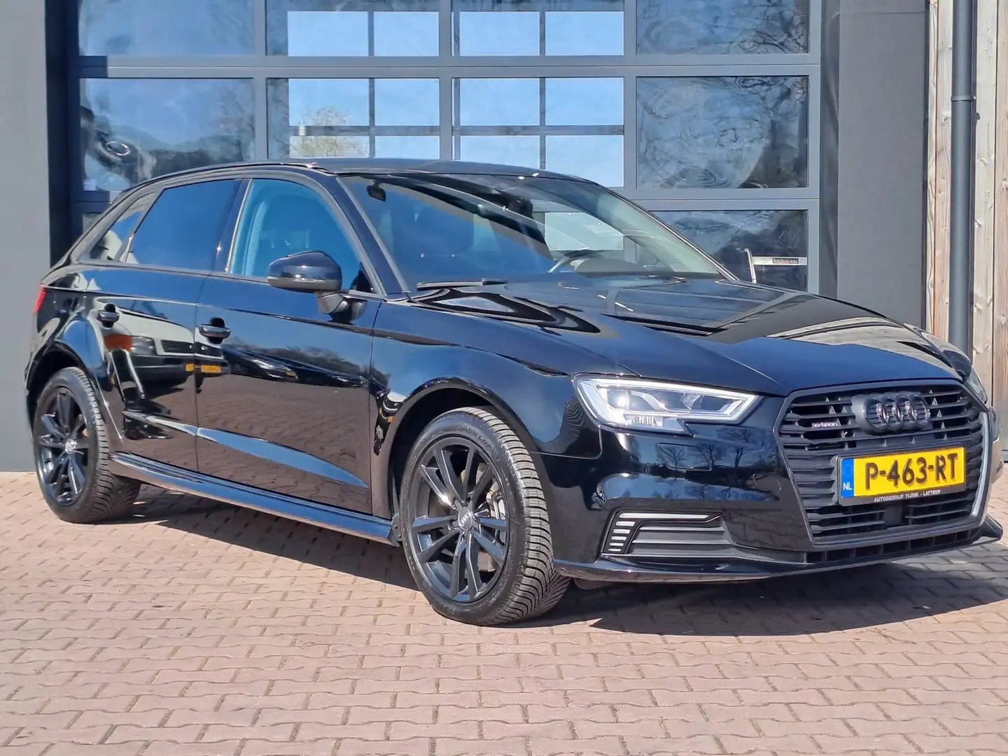 Audi A3 Sportback 40 TFSI e-Tron Business Black Edition | Zwart - 2