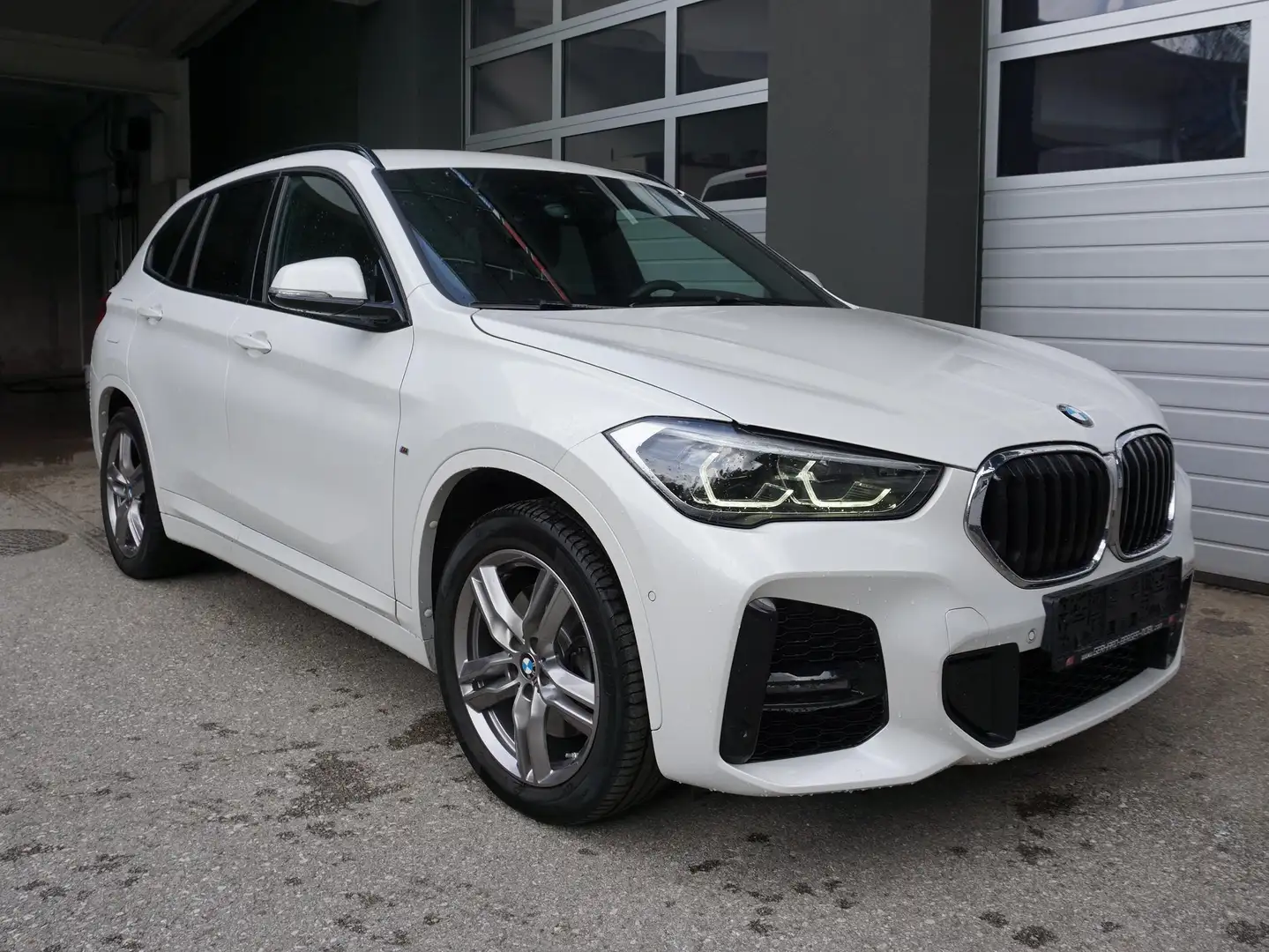 BMW X1 xDrive 25 e M Sport Weiß - 1