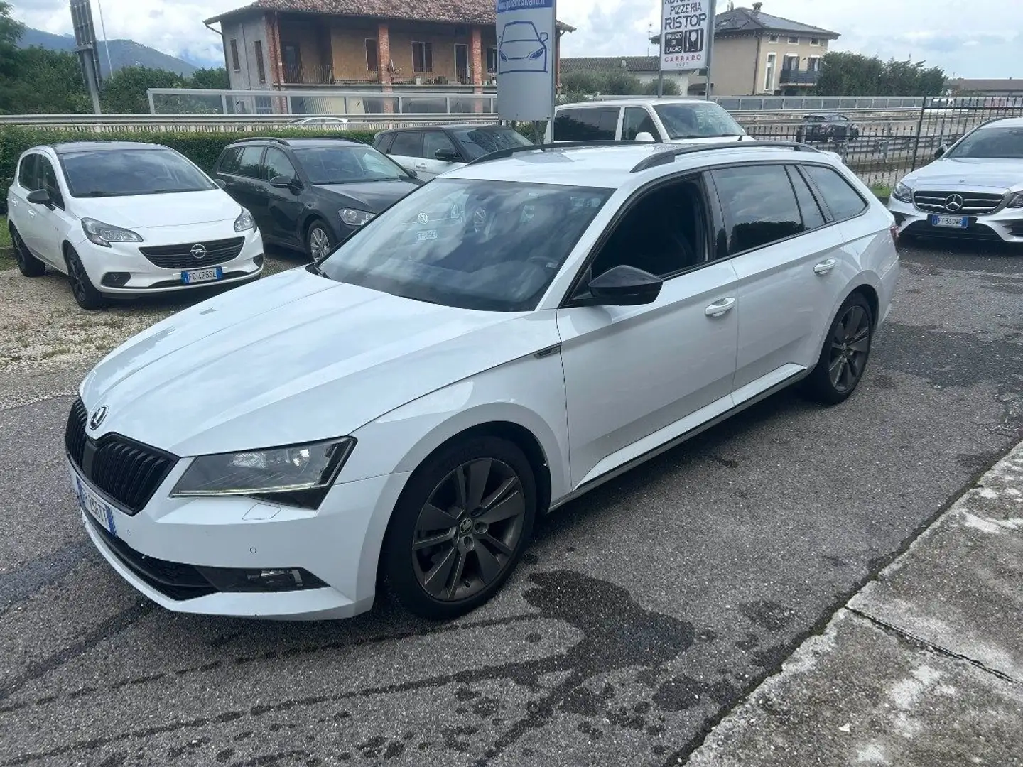 Skoda Superb 2.0 TDI 190 CV SCR DSG Wagon SportLine Bianco - 1