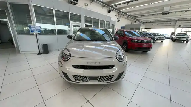 Fiat 600 view 2