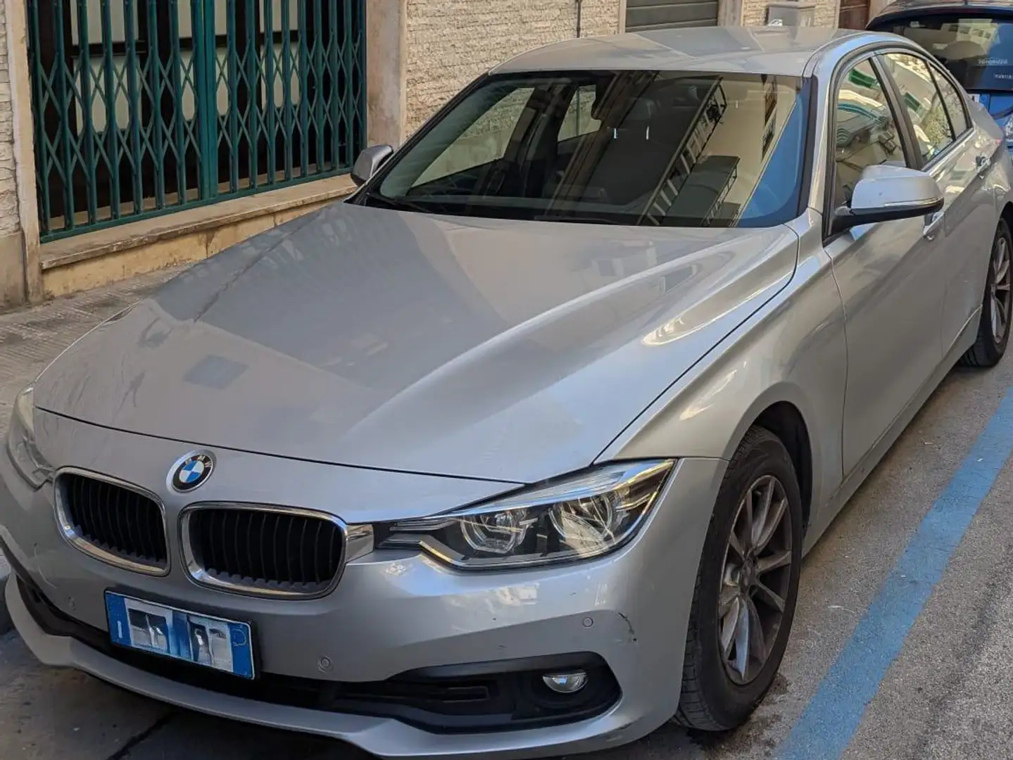 BMW 318 Serie 3 F30 Berlina 318d Business Advantage auto Grigio - 2