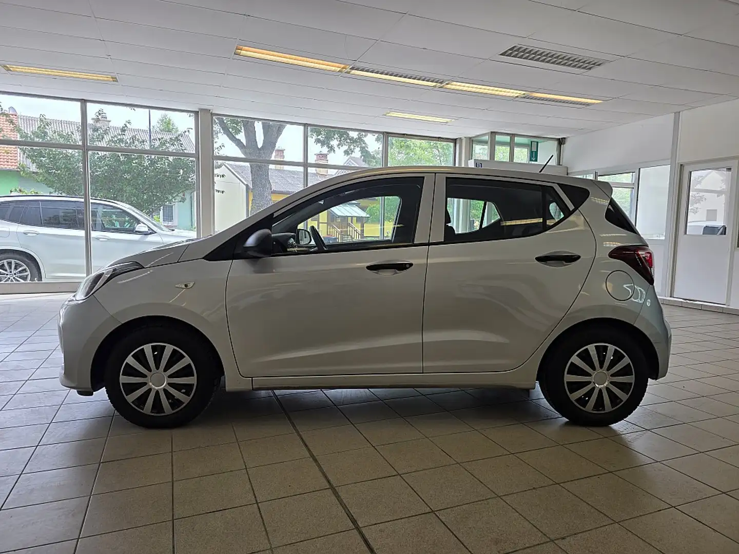 Hyundai i10 1,0 Level 1 Zilver - 2