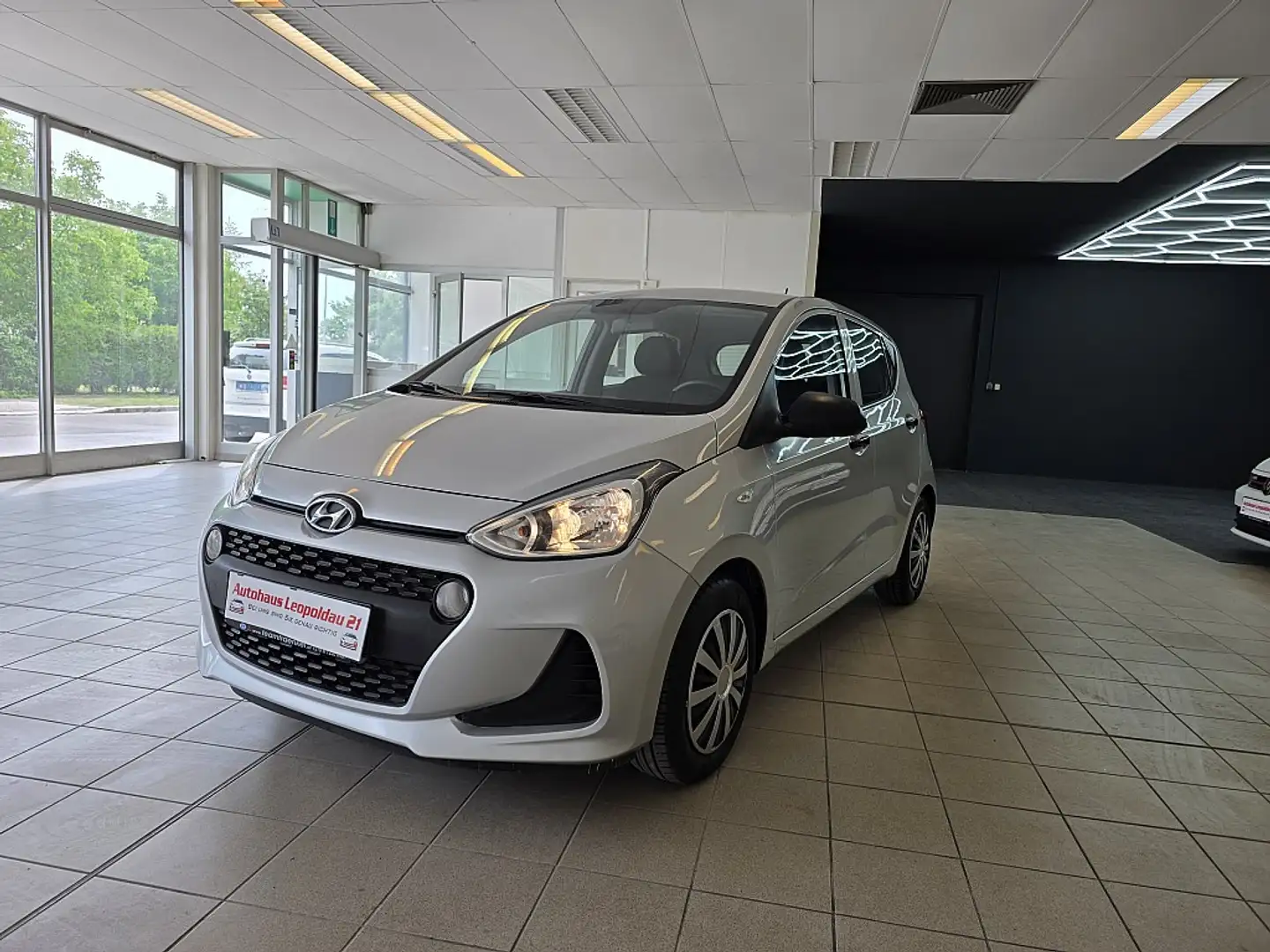 Hyundai i10 1,0 Level 1 Zilver - 1