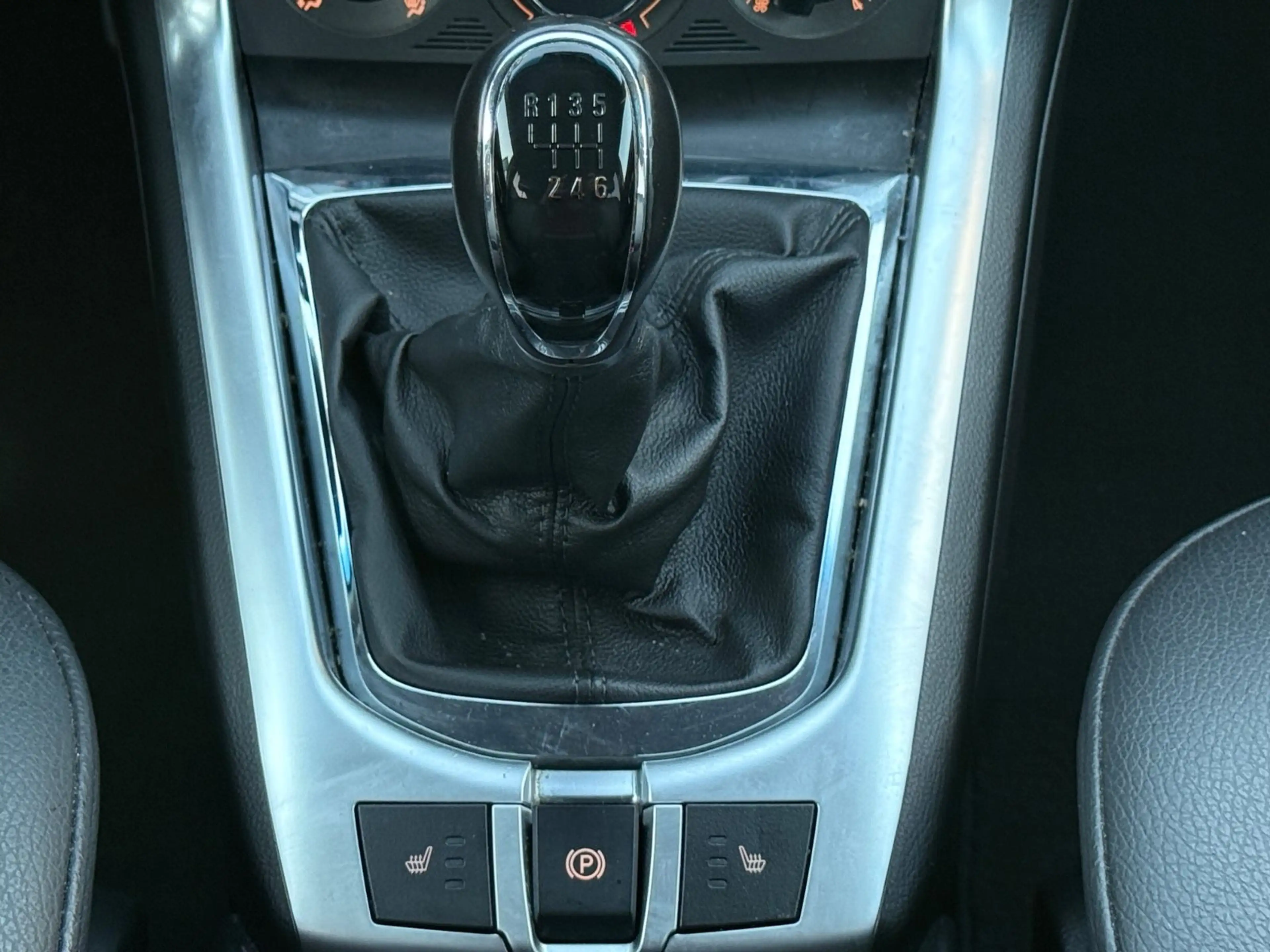 Opel Antara Design Edition 4x2/Sitzheizung/1-Hand — photo 12
