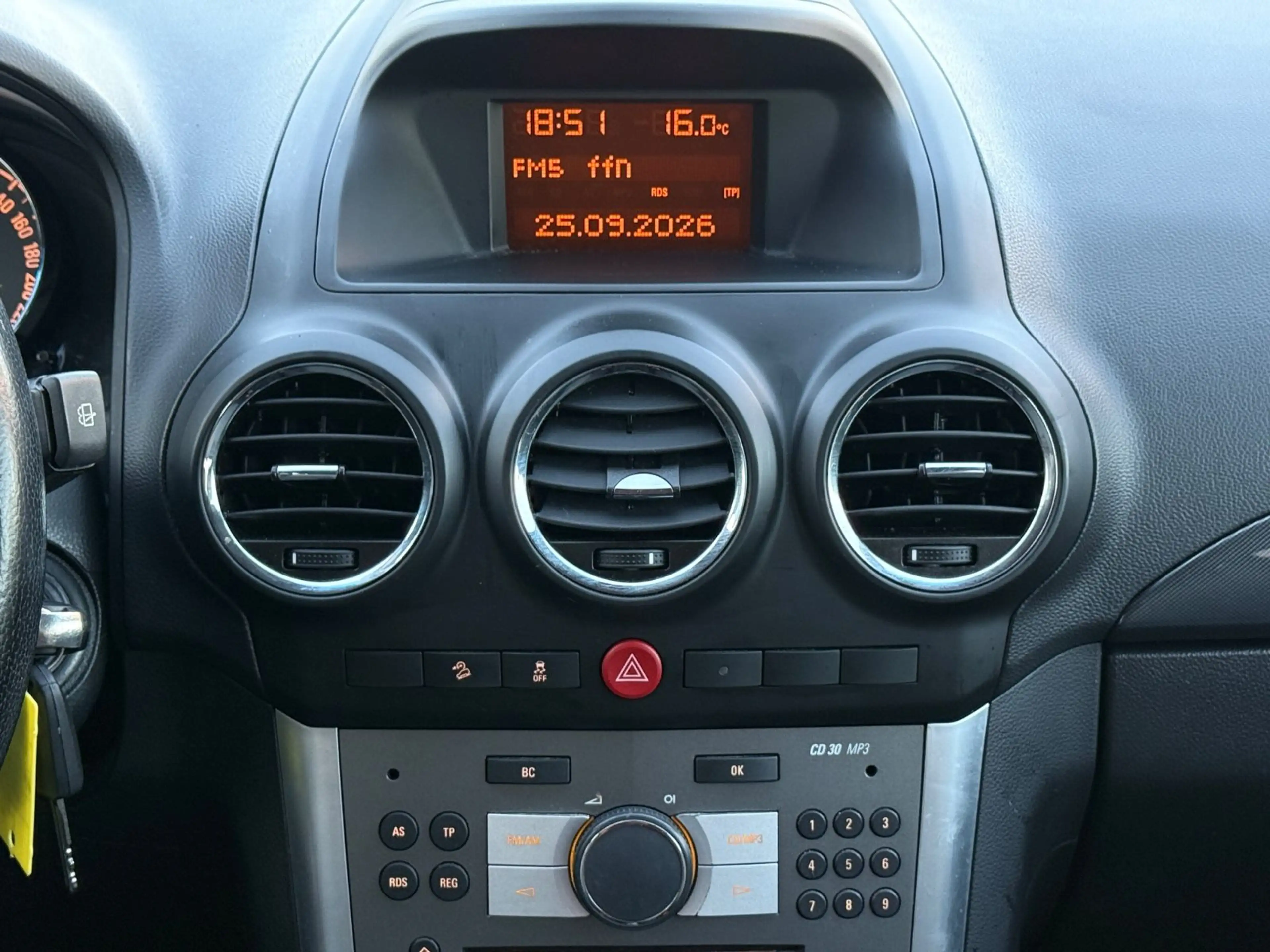 Opel Antara Design Edition 4x2/Sitzheizung/1-Hand — photo 14