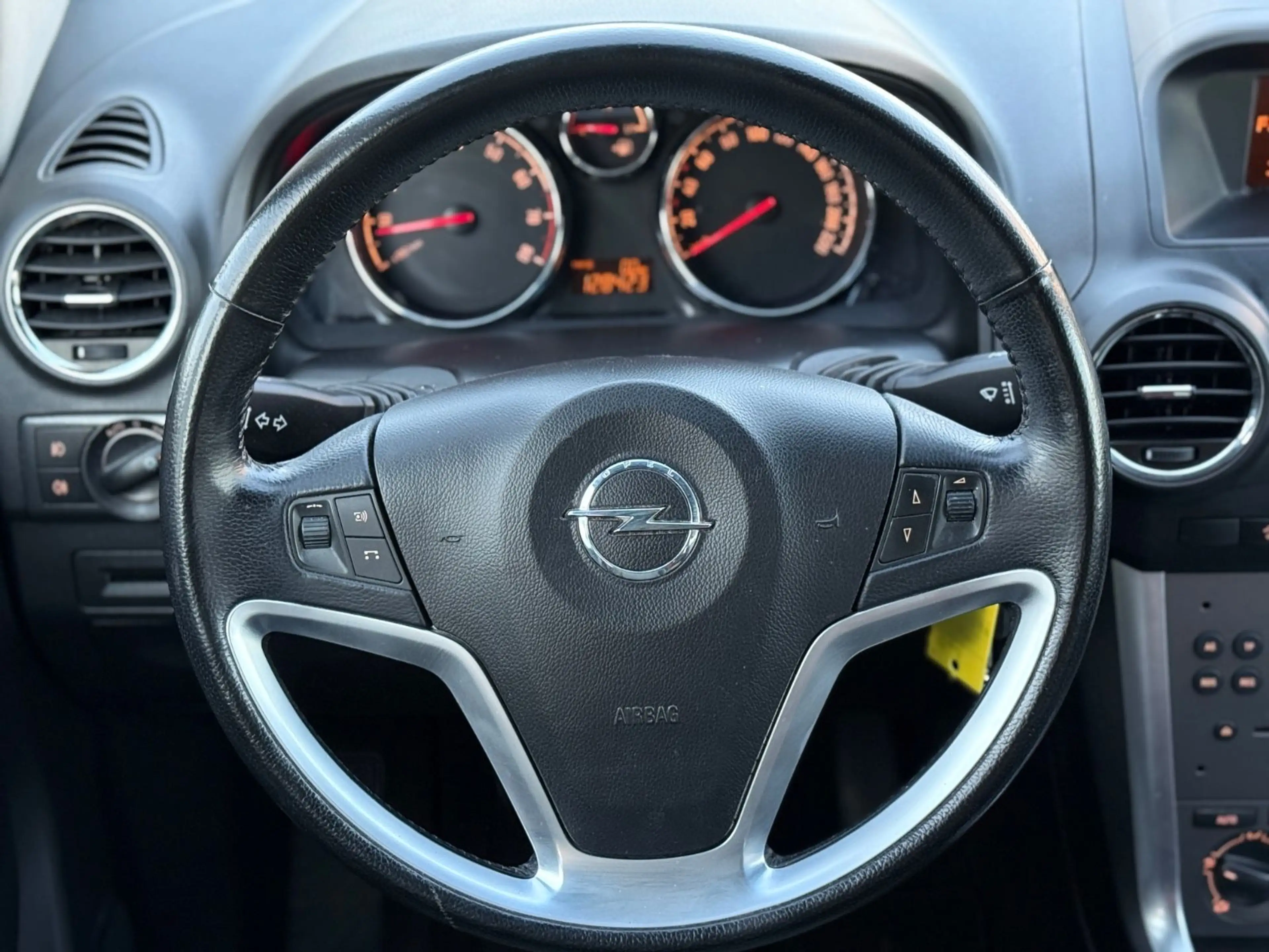 Opel Antara Design Edition 4x2/Sitzheizung/1-Hand — photo 13