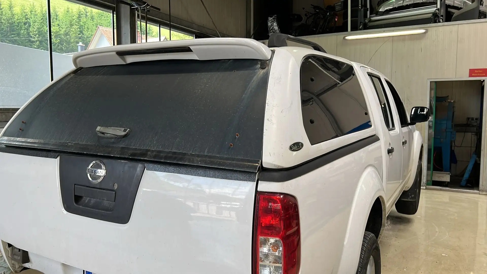Nissan Navara Double Cab XE 4X4 Weiß - 2