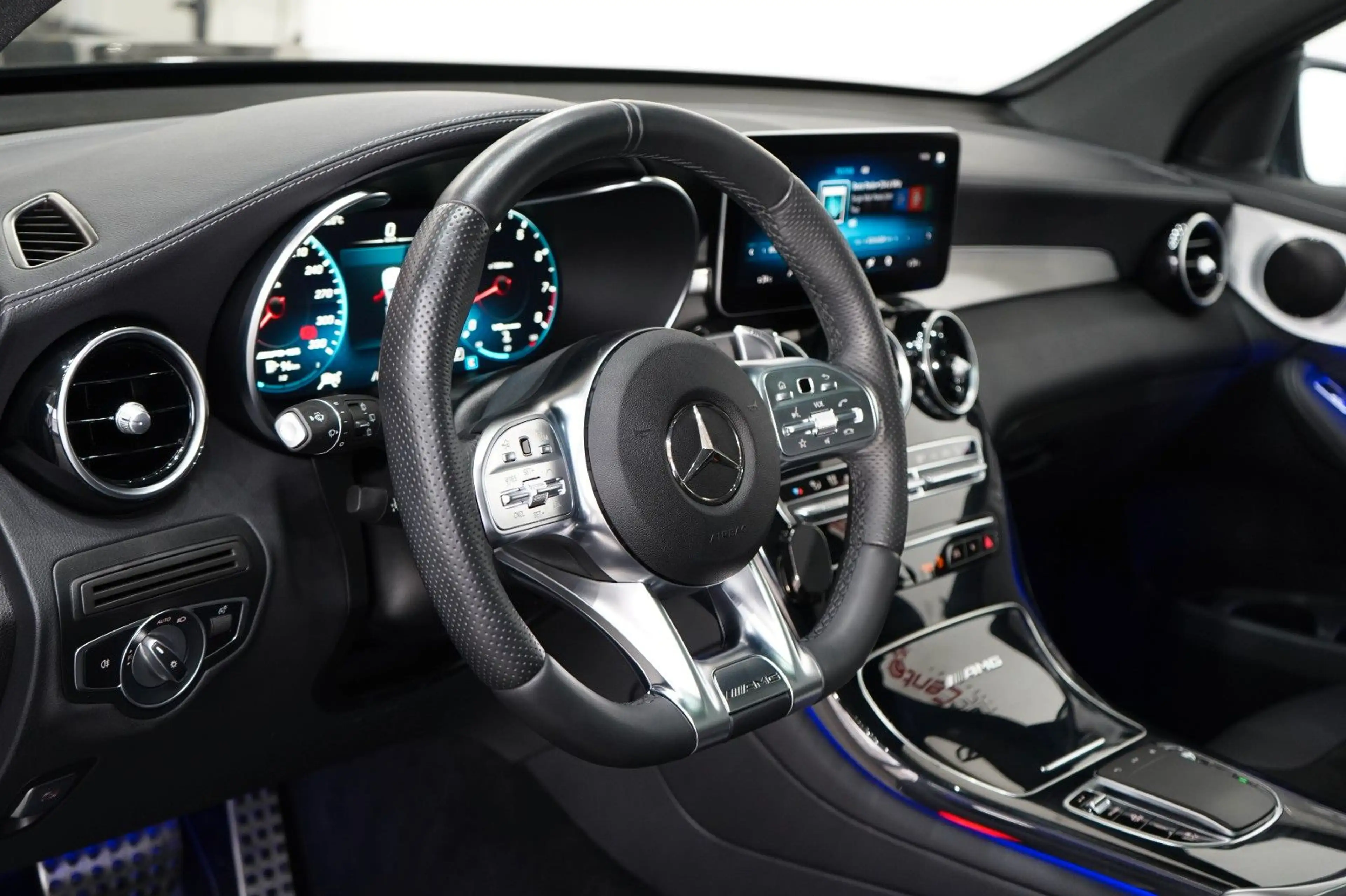 Mercedes-Benz GLC 63 AMG 4Matic +*Pano*Night-P.*22 Z.*Deutsch* — photo 9