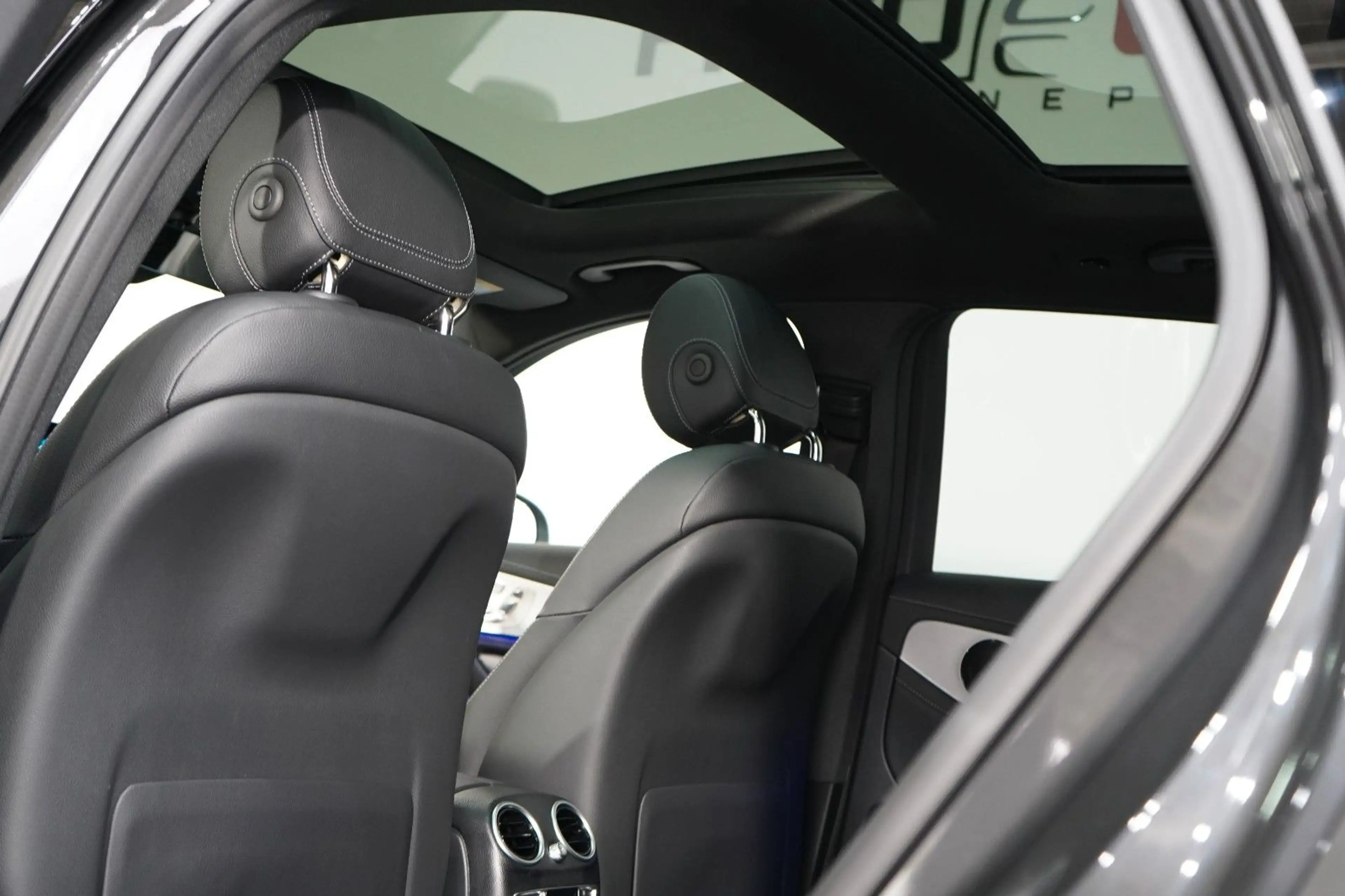 Mercedes-Benz GLC 63 AMG 4Matic +*Pano*Night-P.*22 Z.*Deutsch* — photo 12