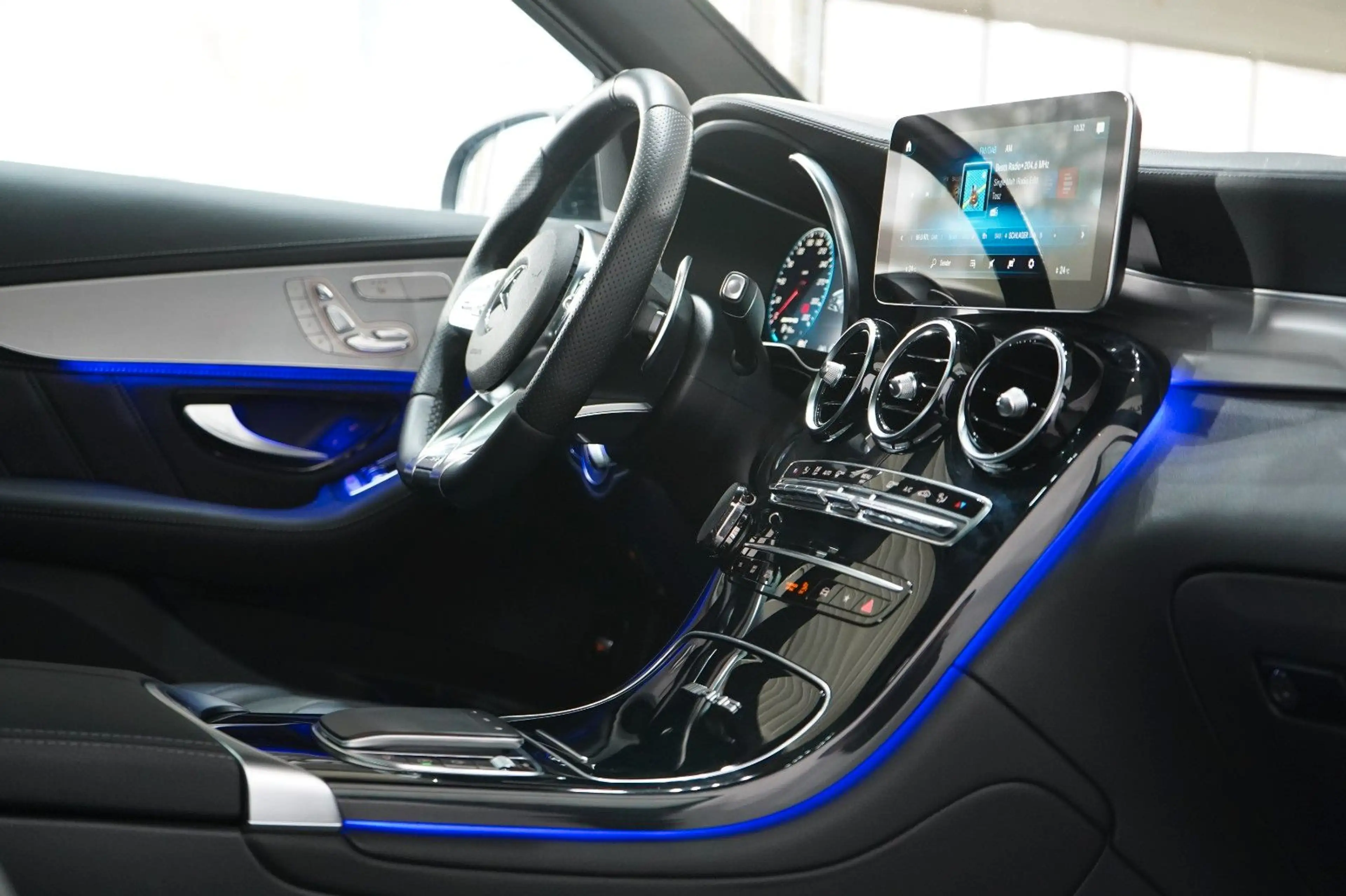 Mercedes-Benz GLC 63 AMG 4Matic +*Pano*Night-P.*22 Z.*Deutsch* — photo 14