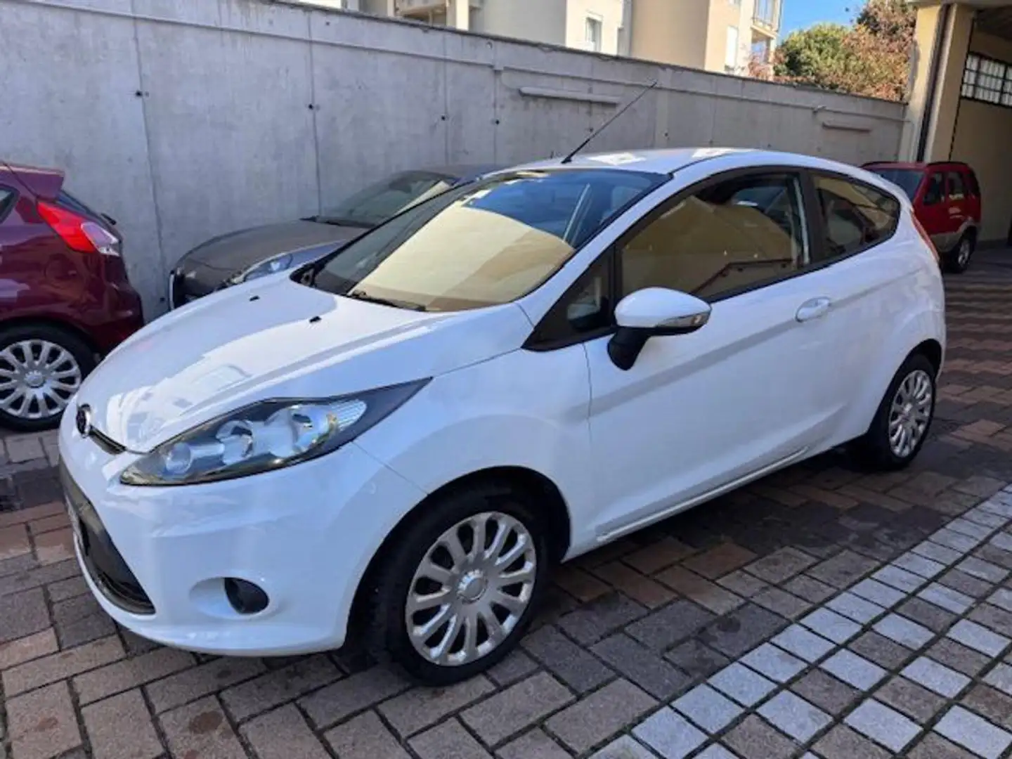 Ford Fiesta 1.2 BENZINA EURO 5   !!!! Wit - 1