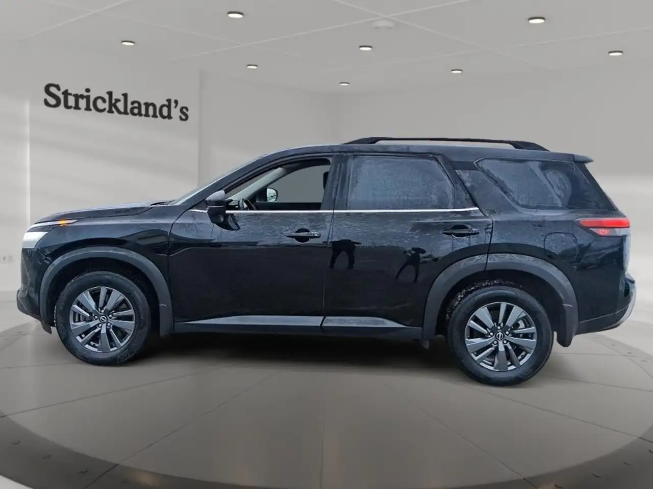 Nissan Pathfinder снимка Nissan Pathfinder