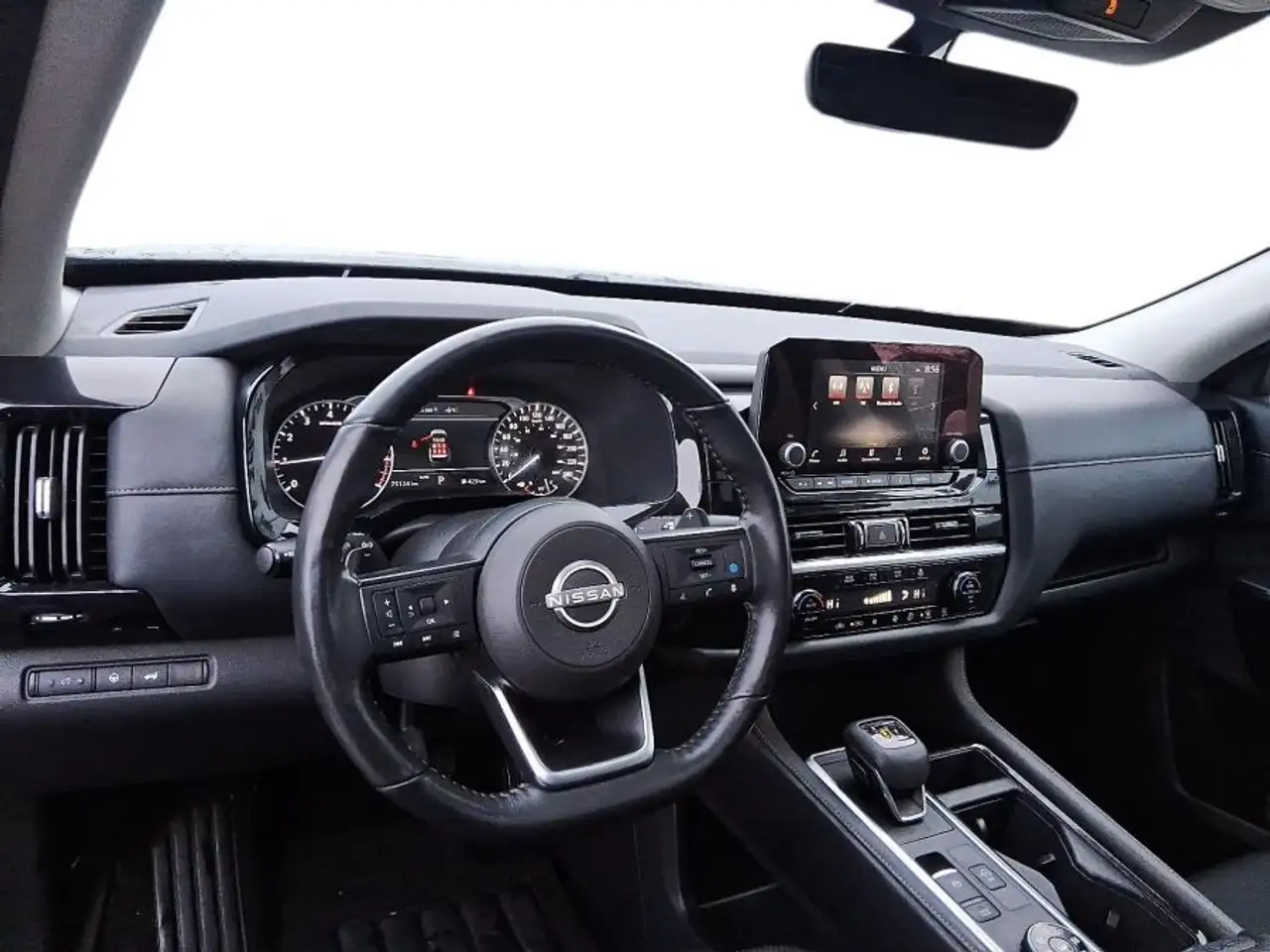 Nissan Pathfinder снимка Nissan Pathfinder