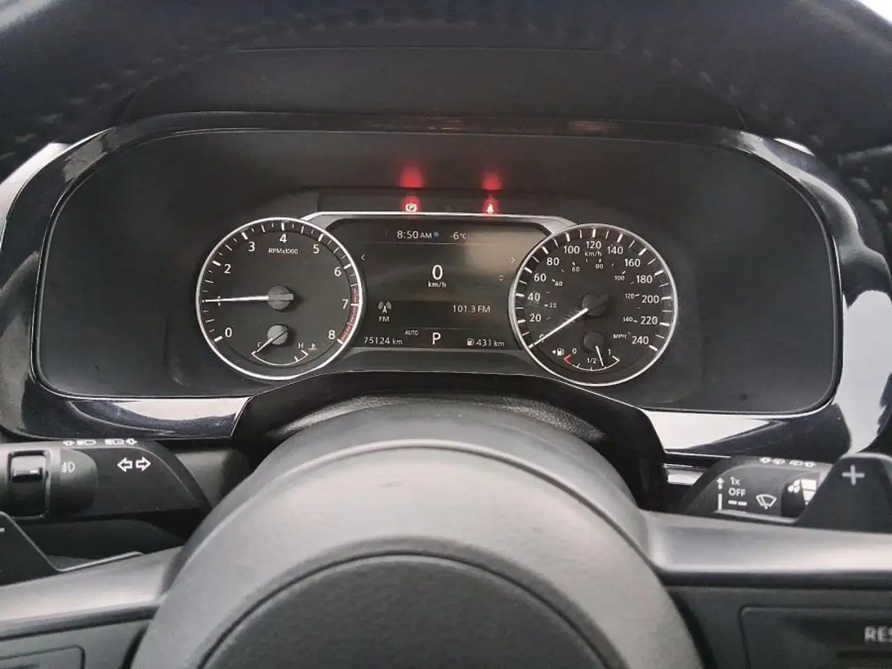 Nissan Pathfinder снимка Nissan Pathfinder