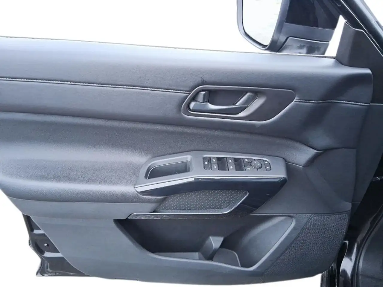 Nissan Pathfinder снимка Nissan Pathfinder