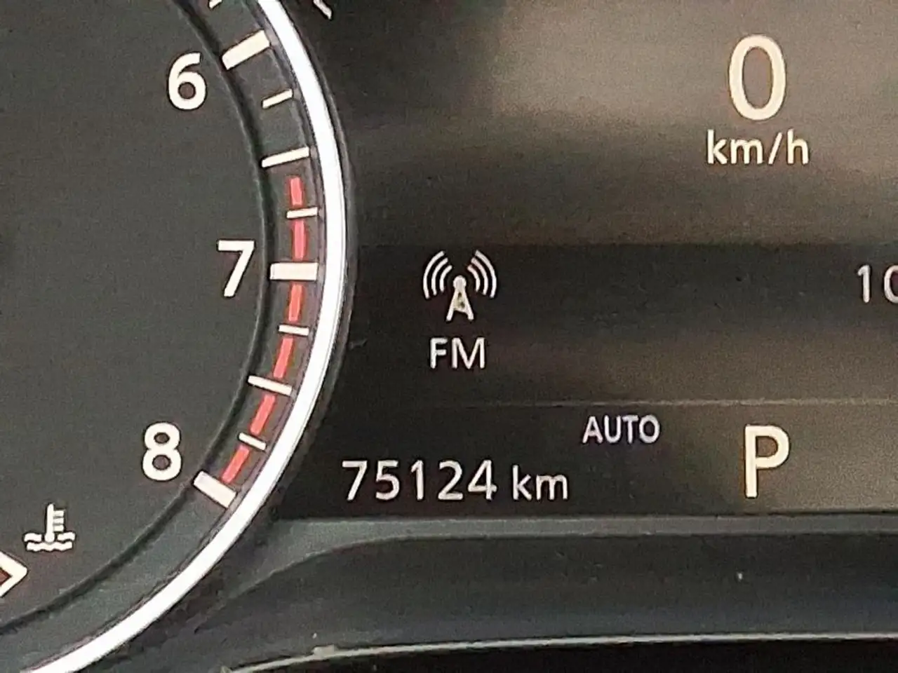 Nissan Pathfinder снимка Nissan Pathfinder