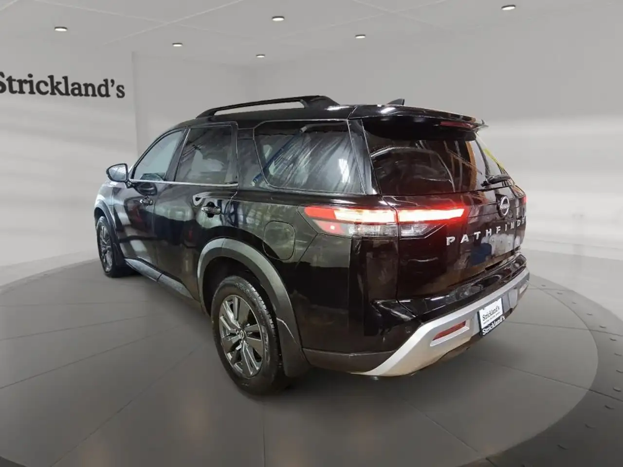 Nissan Pathfinder снимка Nissan Pathfinder