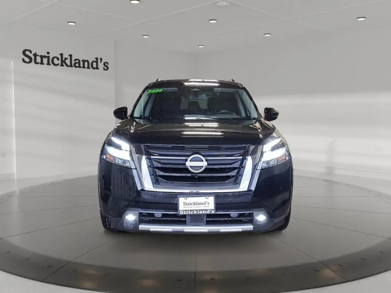 Nissan Pathfinder снимка Nissan Pathfinder