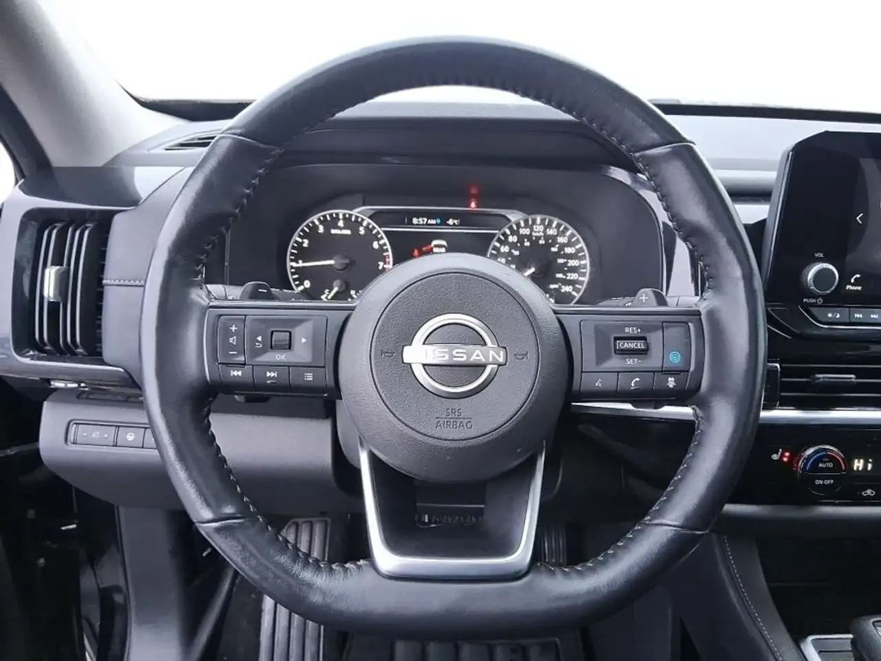 Nissan Pathfinder снимка Nissan Pathfinder