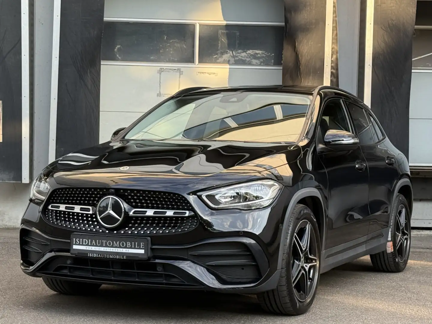 Mercedes-Benz GLA 250 AMG Night LED MBUX Rü-Kamera Panorama Nero - 1