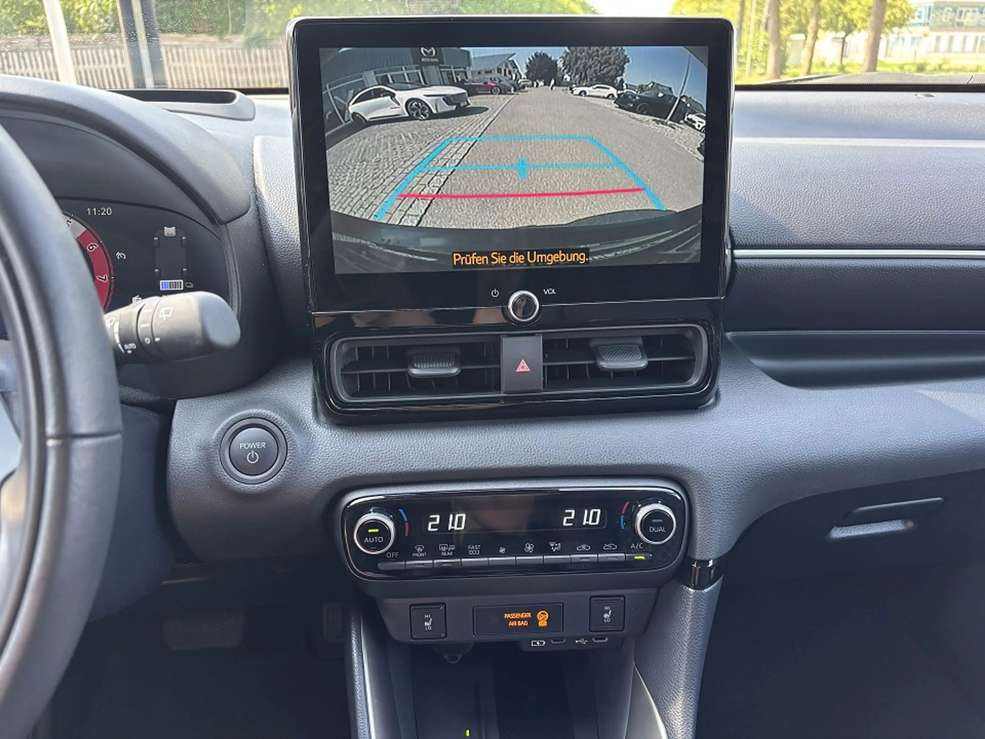 Mazda 2 Hybrid VVT-i 116 e-CVT HOMURA PLUS Kamera Head-up — photo 12