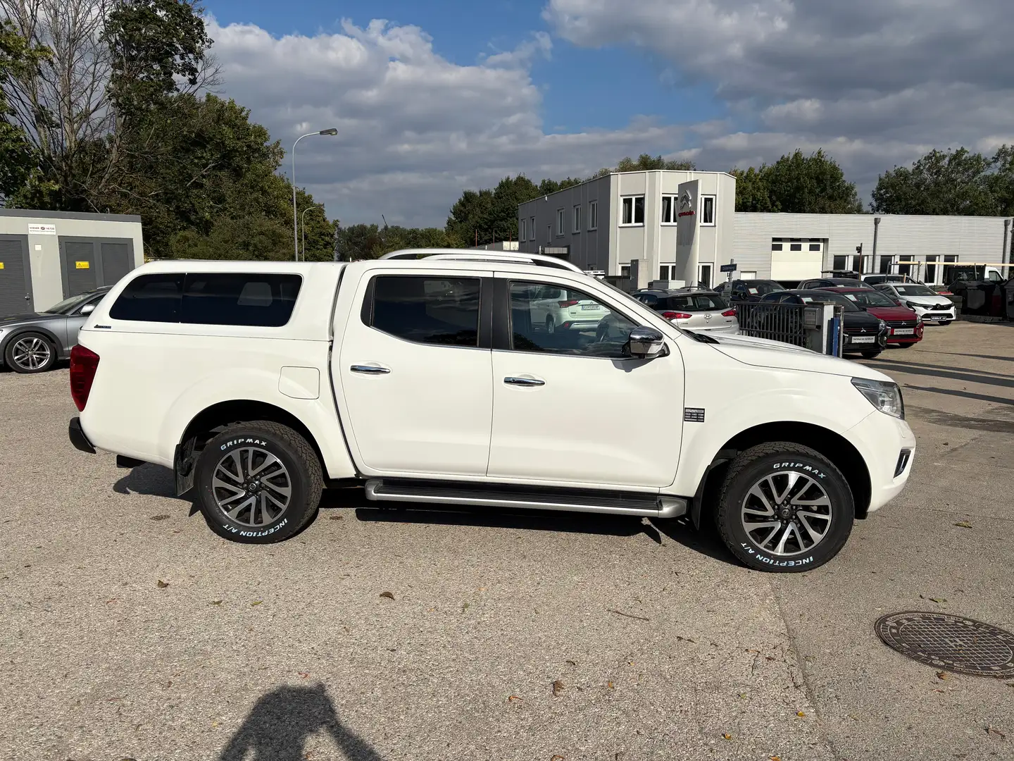 Nissan Navara Double Cab 4x4 2,3 dCi N-Connecta Weiß - 2