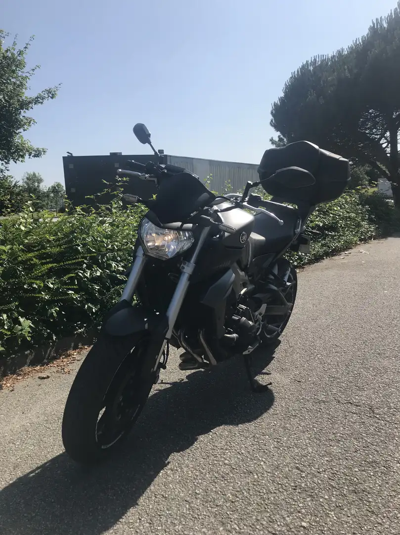 Yamaha MT-09 Grau - 2