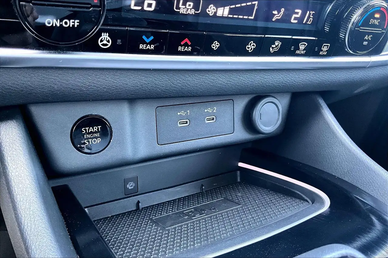 Nissan Rogue снимка Nissan Rogue