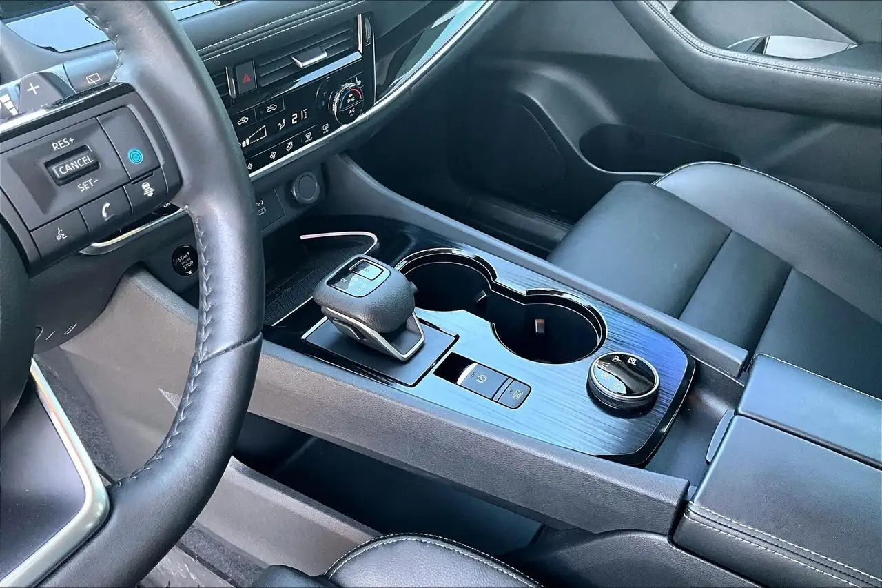 Nissan Rogue снимка Nissan Rogue