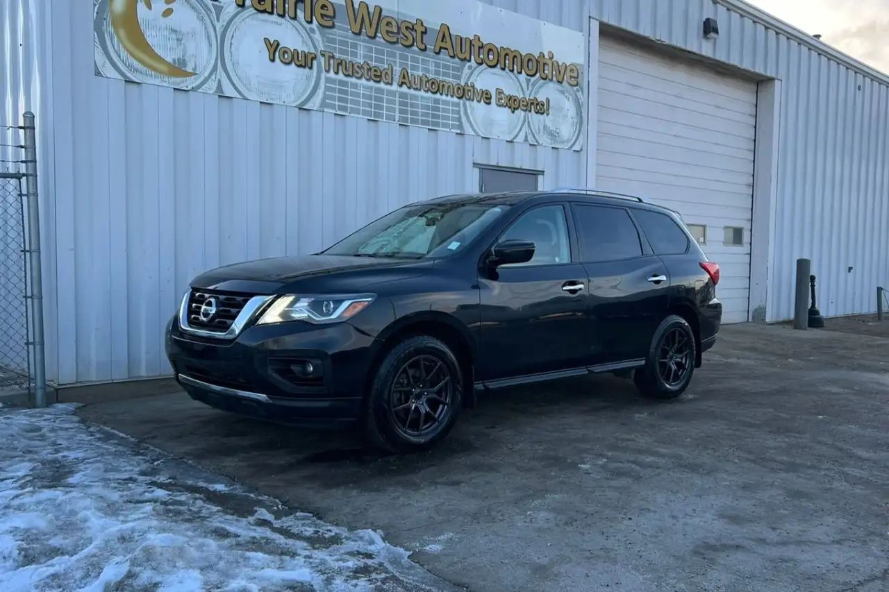 Nissan Pathfinder снимка Nissan Pathfinder