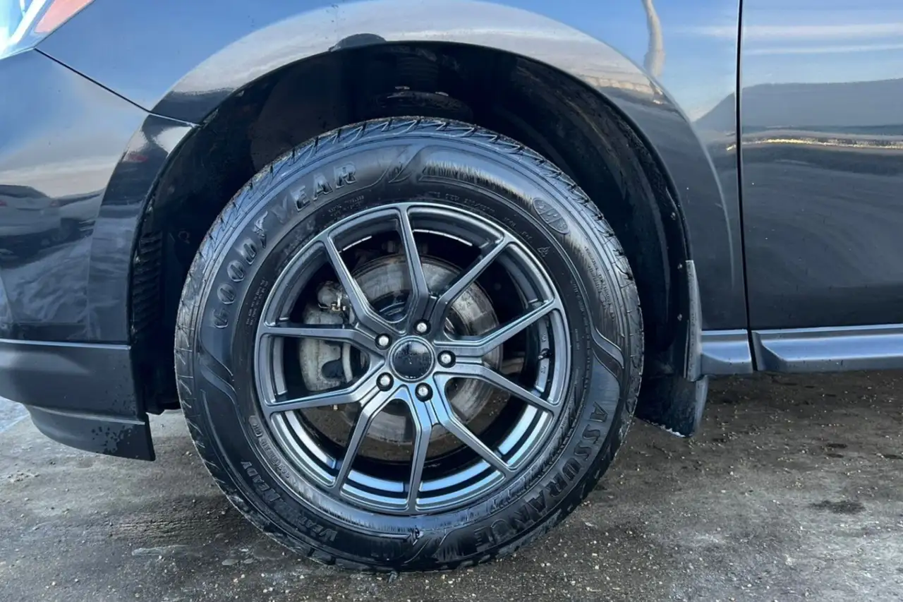 Nissan Pathfinder снимка Nissan Pathfinder