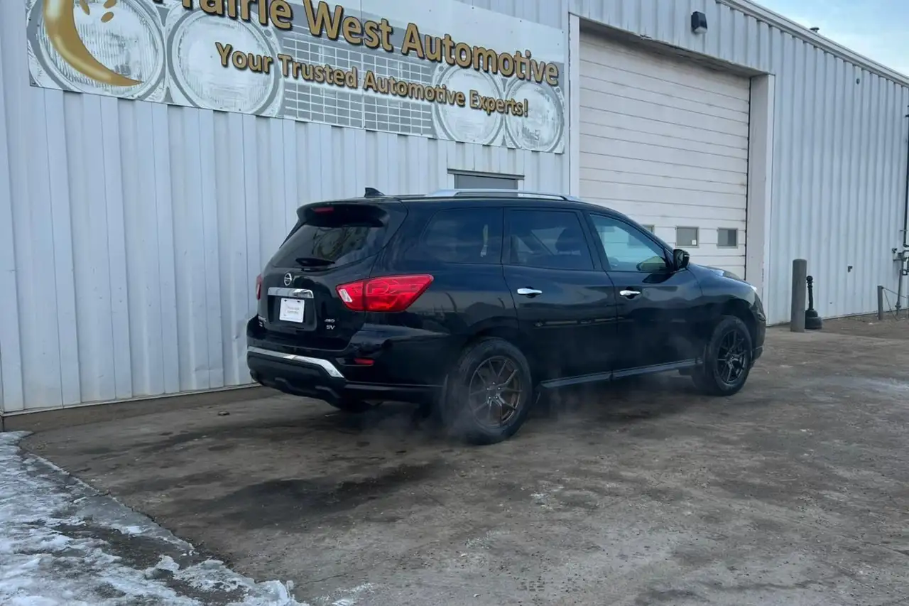 Nissan Pathfinder снимка Nissan Pathfinder