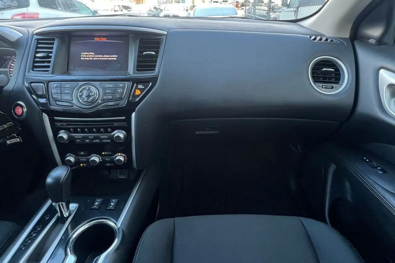 Nissan Pathfinder снимка Nissan Pathfinder