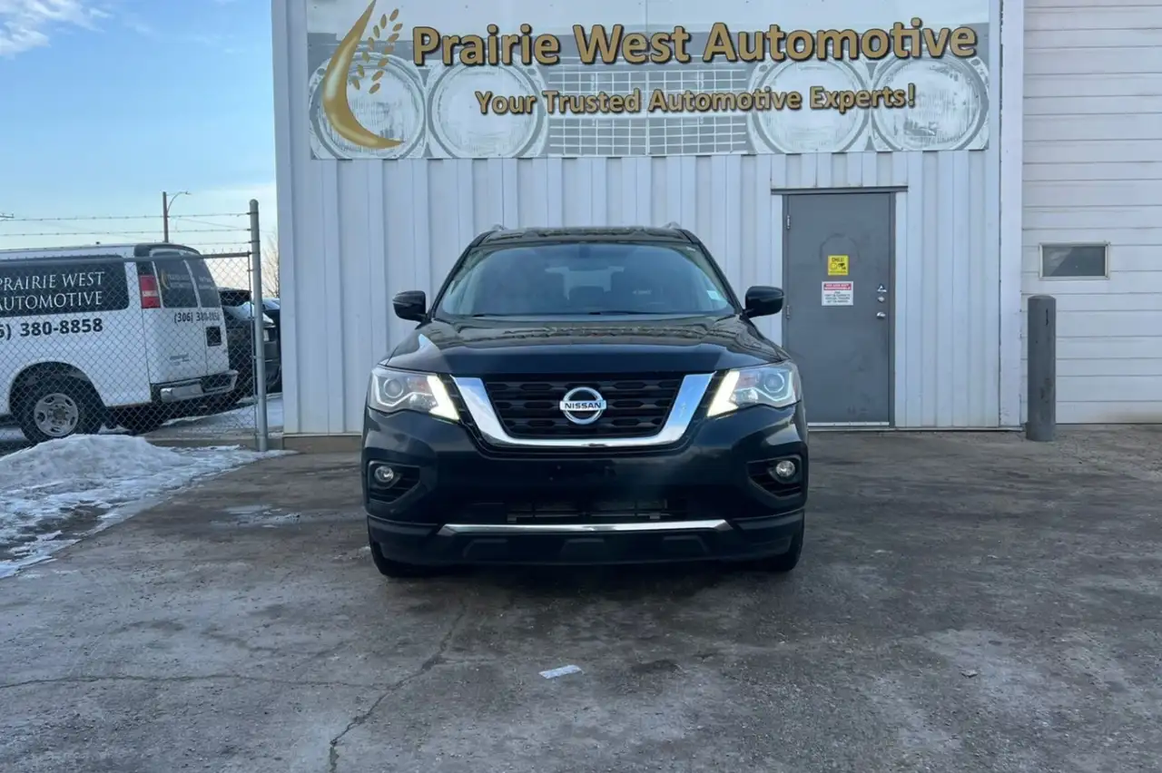 Nissan Pathfinder снимка Nissan Pathfinder