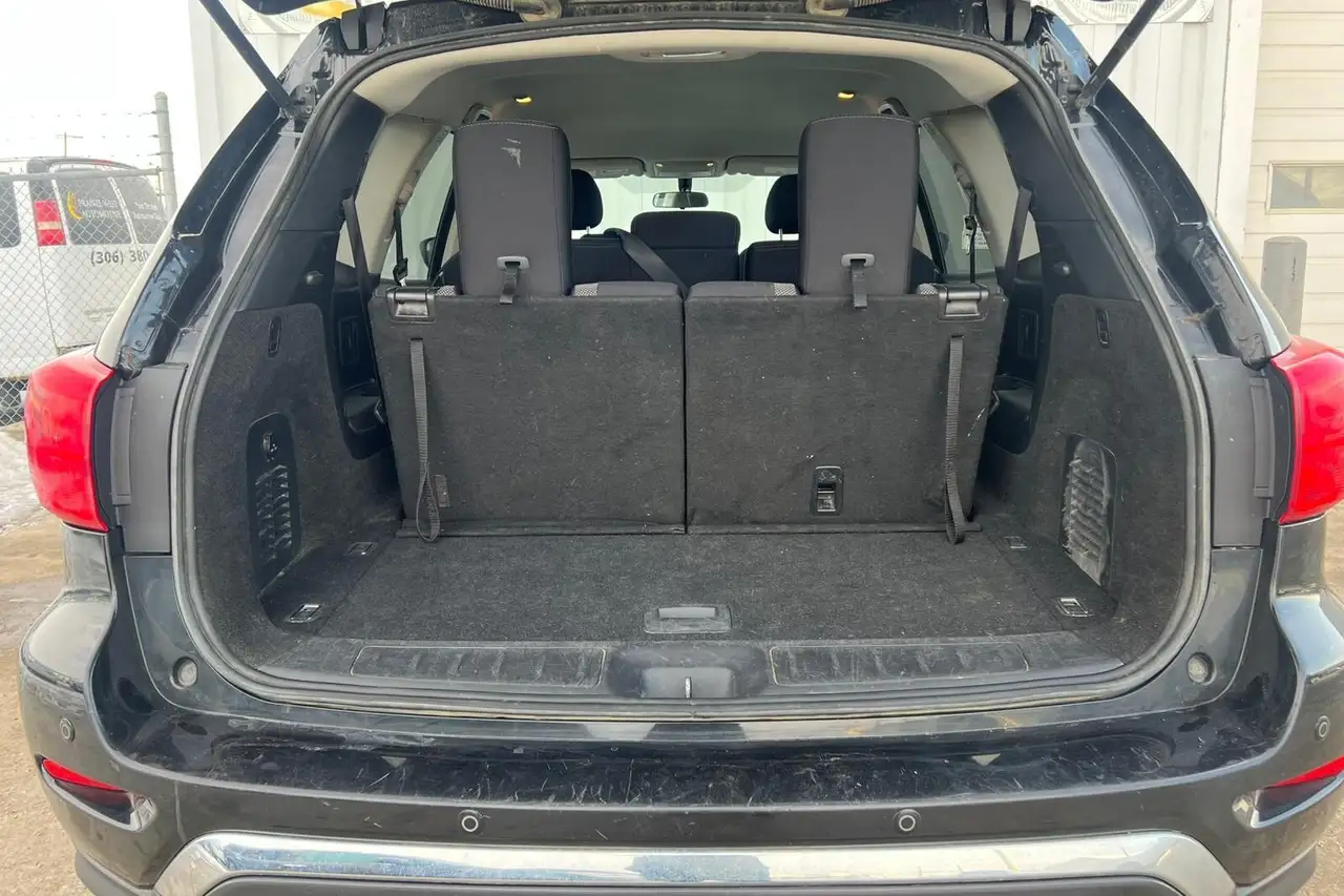 Nissan Pathfinder снимка Nissan Pathfinder