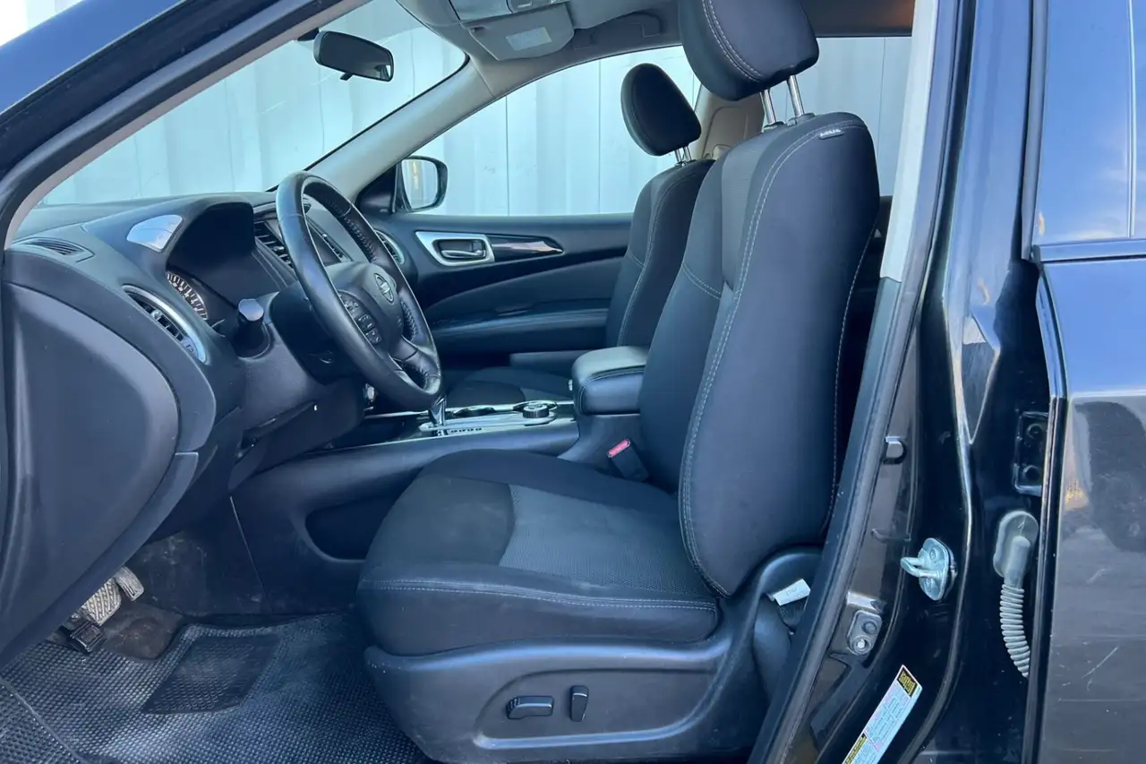 Nissan Pathfinder снимка Nissan Pathfinder