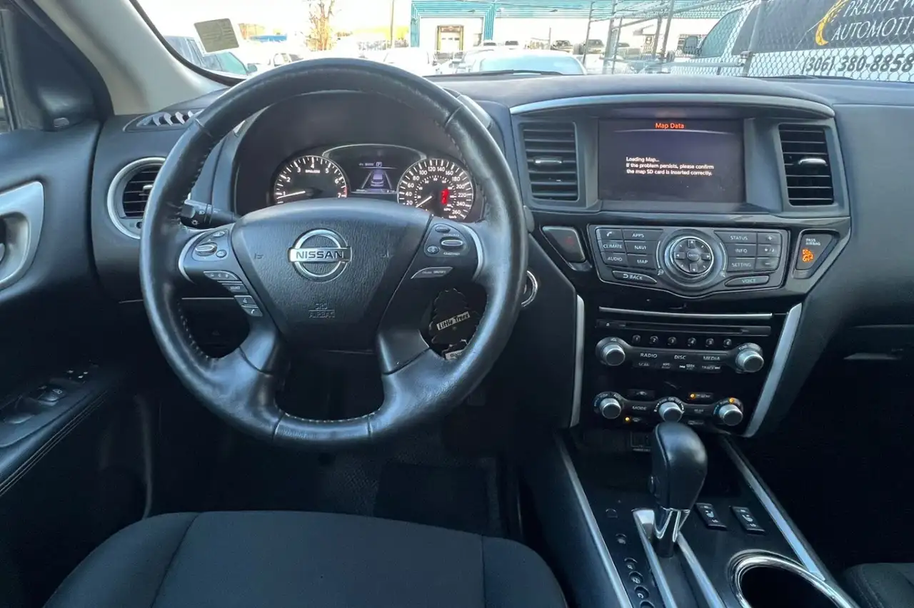 Nissan Pathfinder снимка Nissan Pathfinder