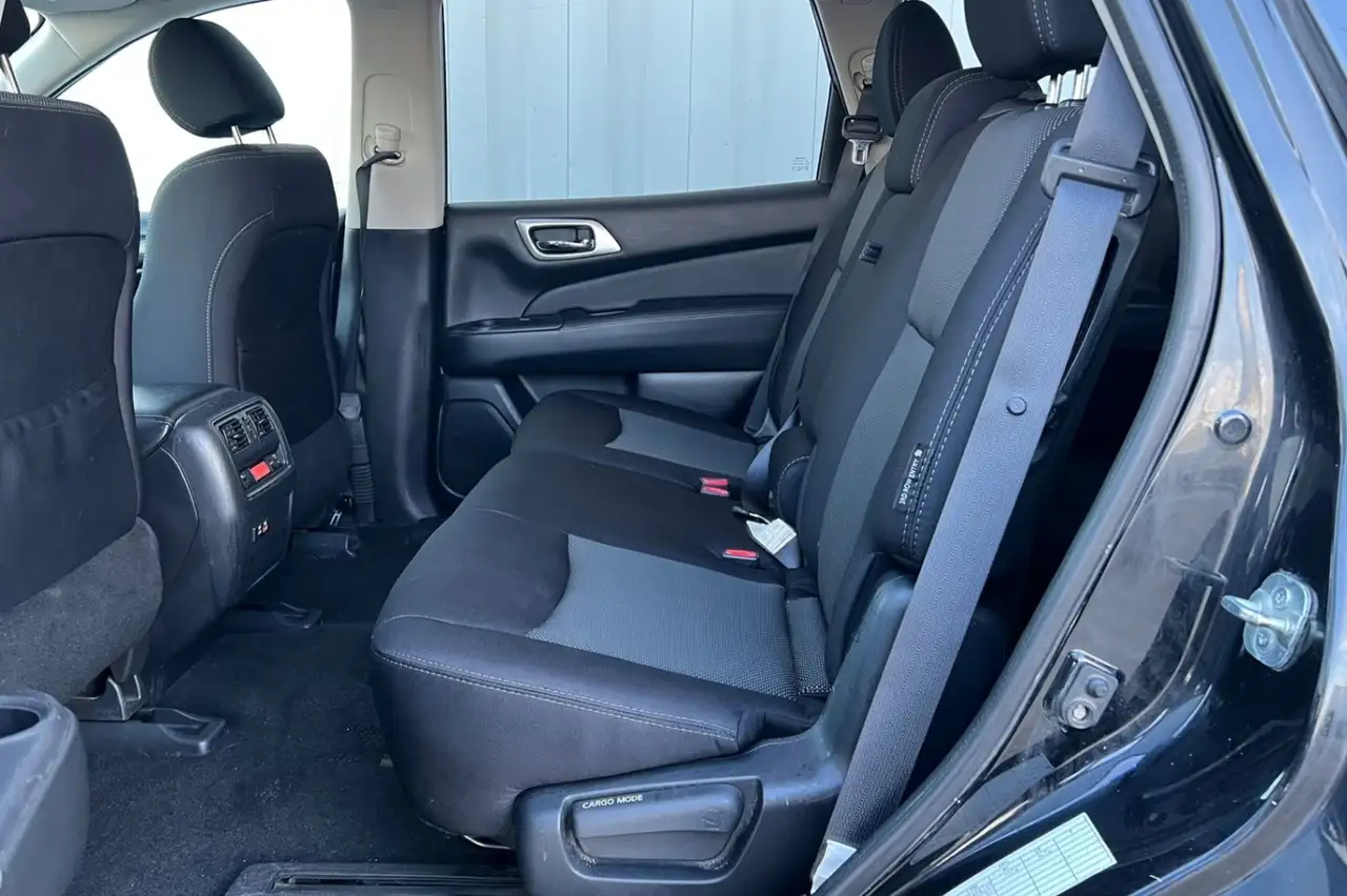 Nissan Pathfinder снимка Nissan Pathfinder