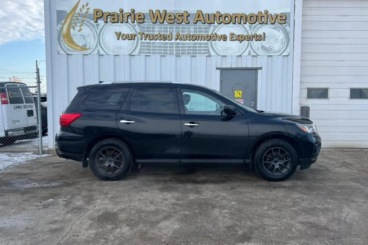Nissan Pathfinder снимка Nissan Pathfinder